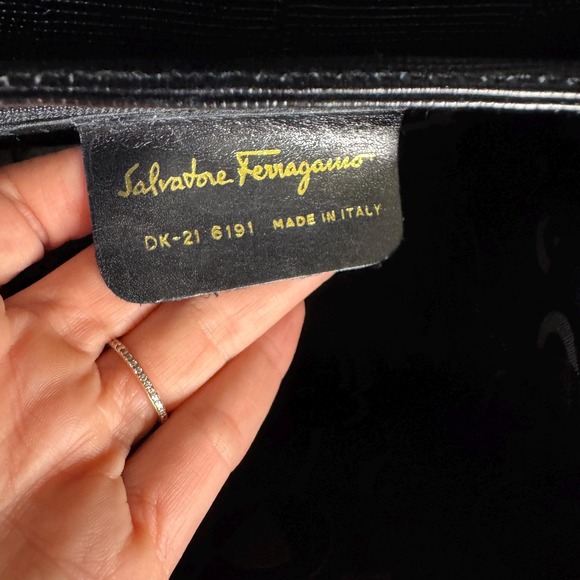 Vintage Ferragamo Black Embossed Snakeskin Top Handle/Crossbody Bag - Picture 7 of 8